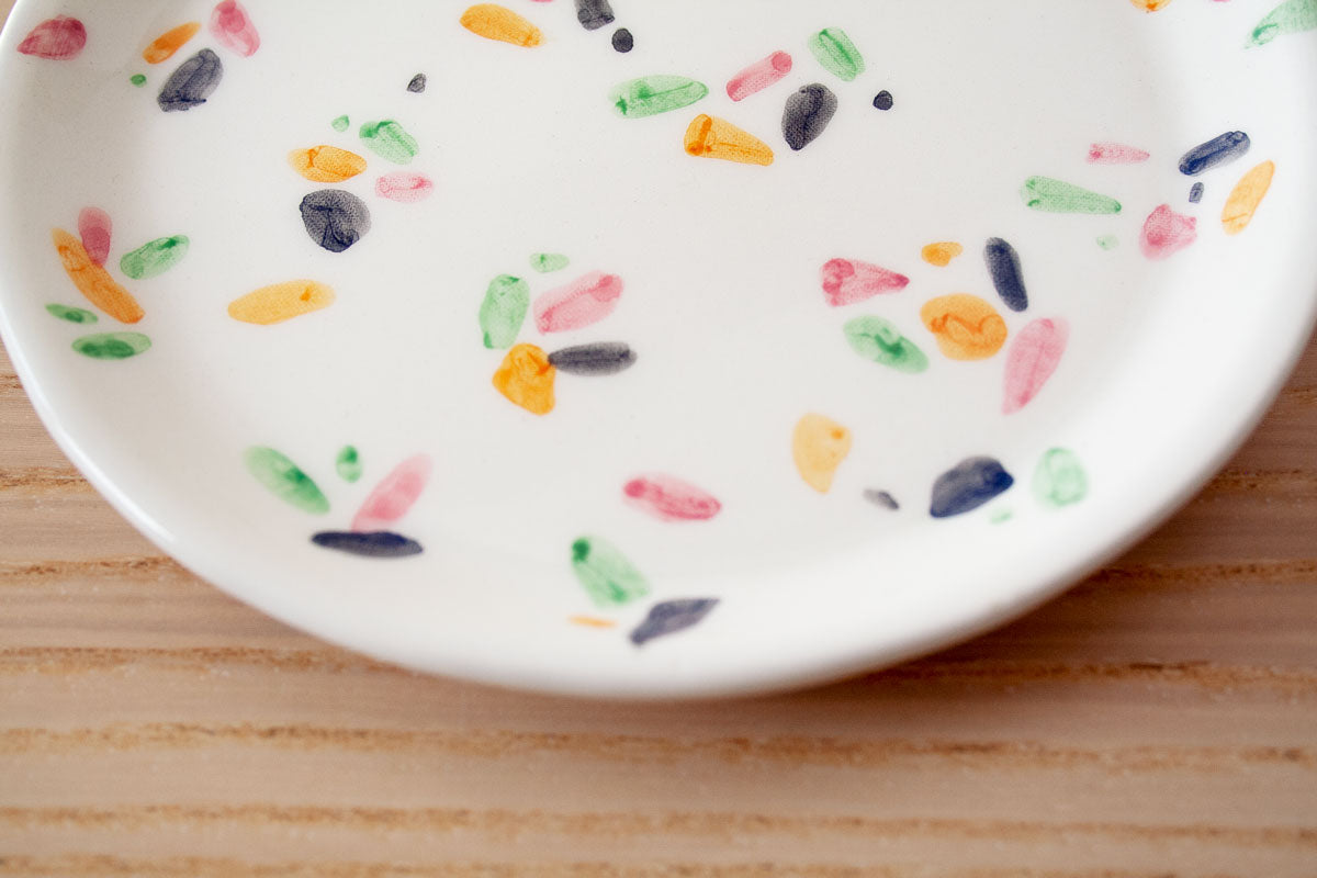 Plato de la vajilla de cerámica para gatos La Isleta - diseño terrazo - detalle del plato